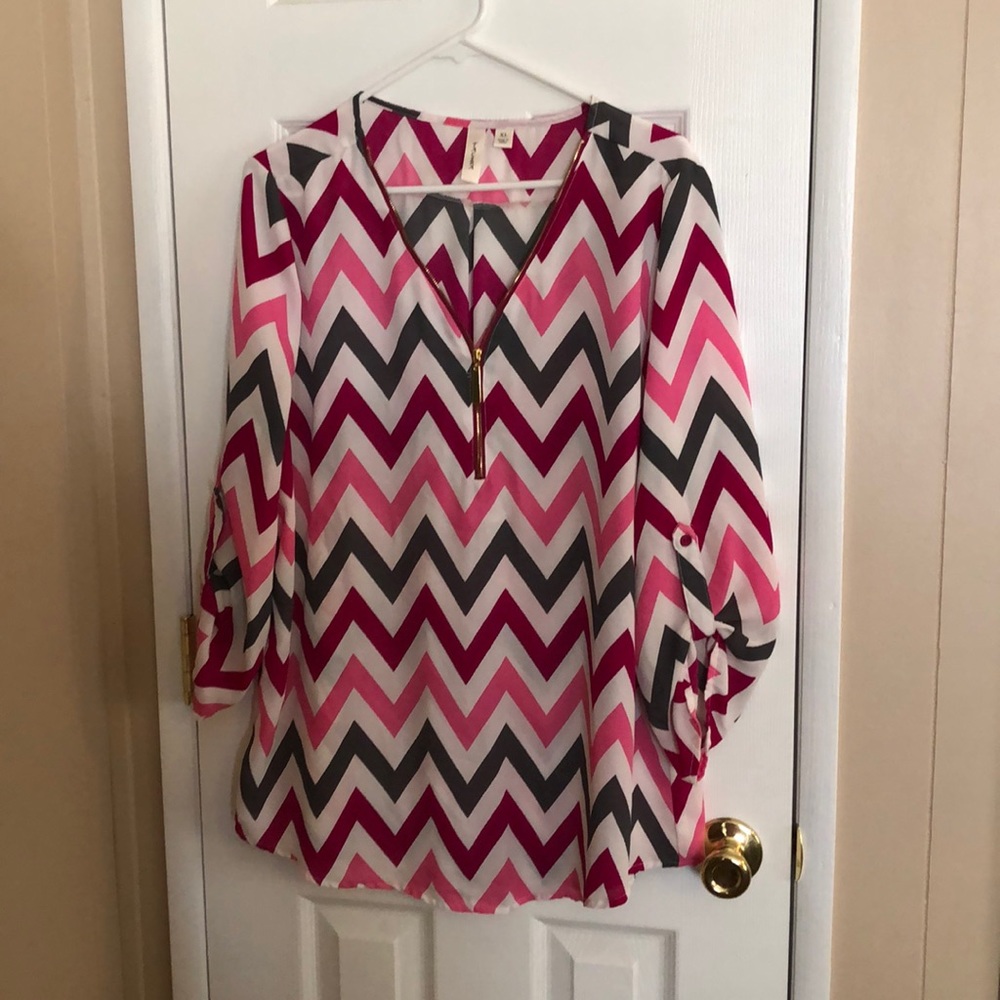 Multicolored chevron top